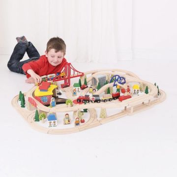 BigJigs Toys Circuit cu tren marfar (130 piese)